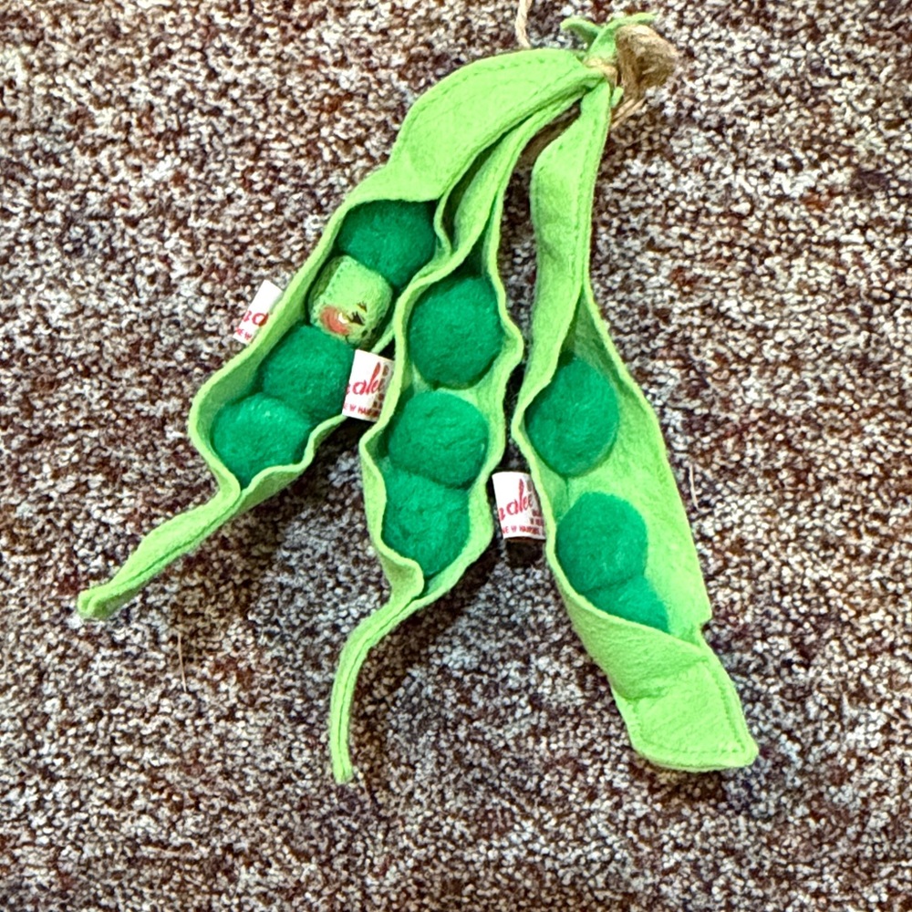Annalee Green Pea Pod Plush with Peas - Picture 4 of 6
